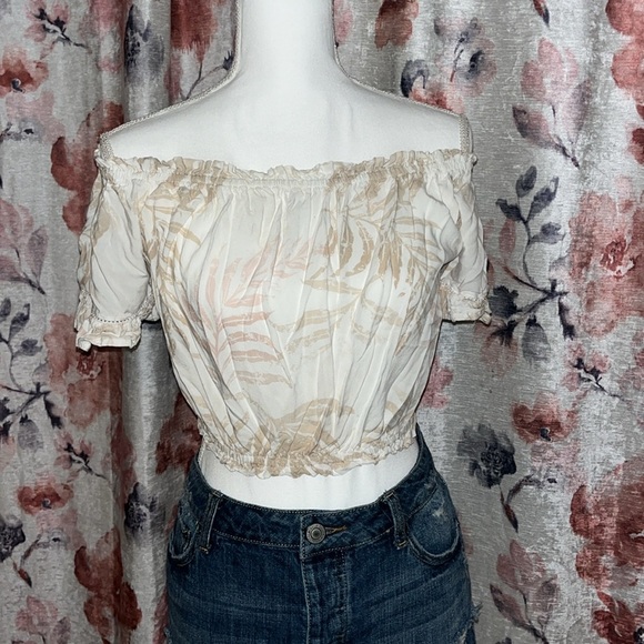 Ocean Drive Cream and Tan Ruffled Off the Shoulder Top NWOT - Picture 1 of 10